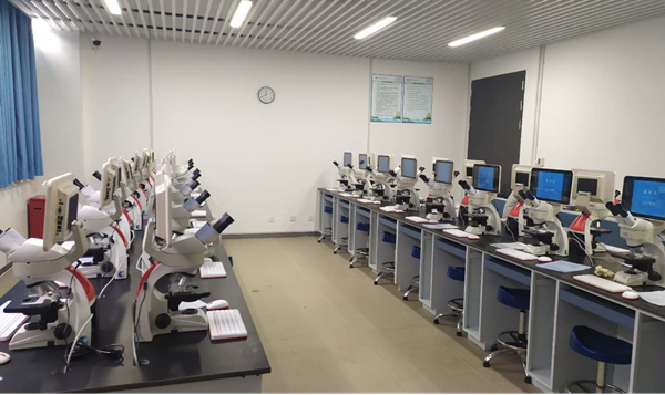 徕卡显微系统助力教学设备更新